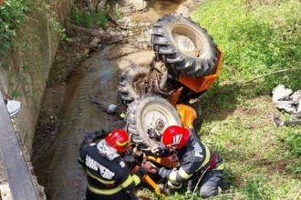 A murit strivit de tractor in padurea Mosoaia