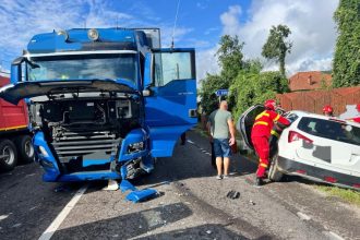 Accident intre doua masini si un camion Mioveni