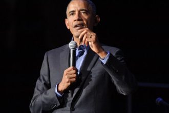 Barack Obama fost presedinte al SUA acuzat de tradare