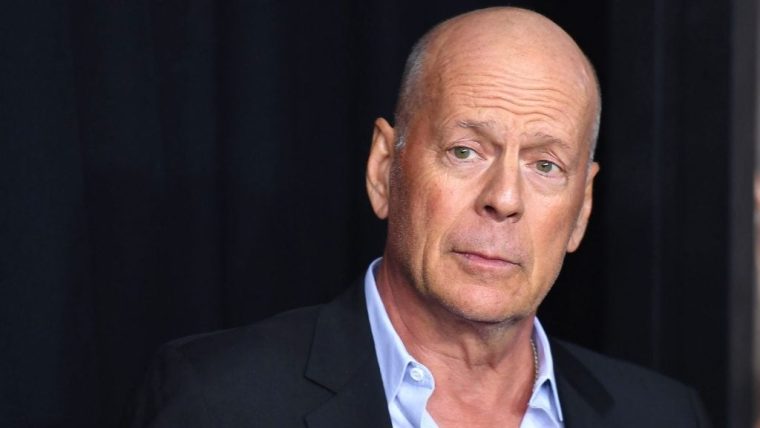 Bruce Willis nu mai poate vorbi citi si mergi