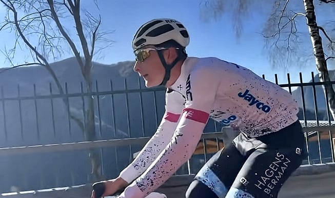 Ciclist de 19 ani decedat dupa o cazatura