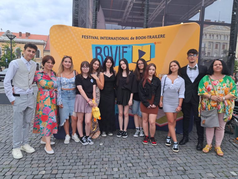 Elevi de la Dinu Lipatti Pitesti premiati la Boovie