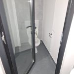 Incredibil Toalete publice cu usi transparente intr o piata