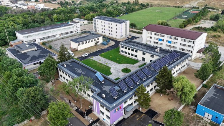 Liceul cu Program Sportiv Viitorul din Pitesti dupa renovare