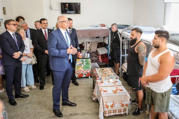 Ministrul Justitiei Radu Marinescu a deschis 380 locuri noi de detentie