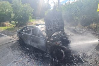 O masina a ars in Arges la Ciofrangeni