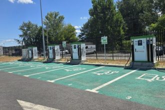 Pitesti Statiile de incarcare din parcarea Bowling functioneaza