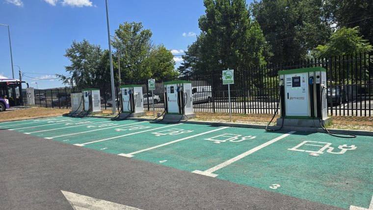 Pitesti Statiile de incarcare din parcarea Bowling functioneaza