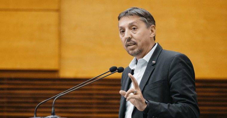 Profesorii cer demisia ministrului Educatiei Daniel David Greva pe 8 septembrie