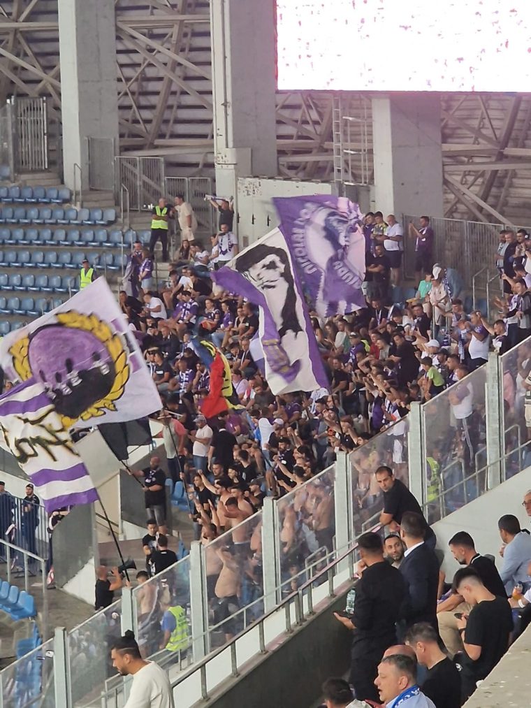 Suporterii sustin FC Arges in deplasare
