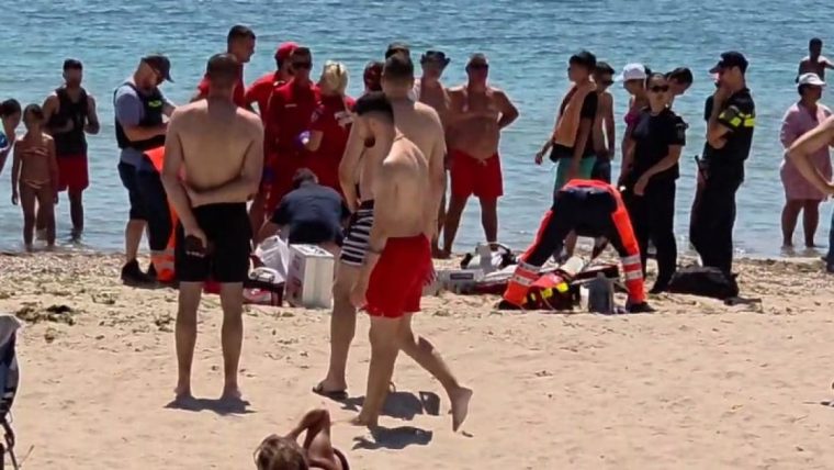 Un barbat a murit inecat in timp ce facea surfing