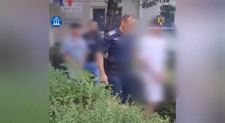 VIDEO Doi tineri din Curtea de Arges retinuti dupa scandal