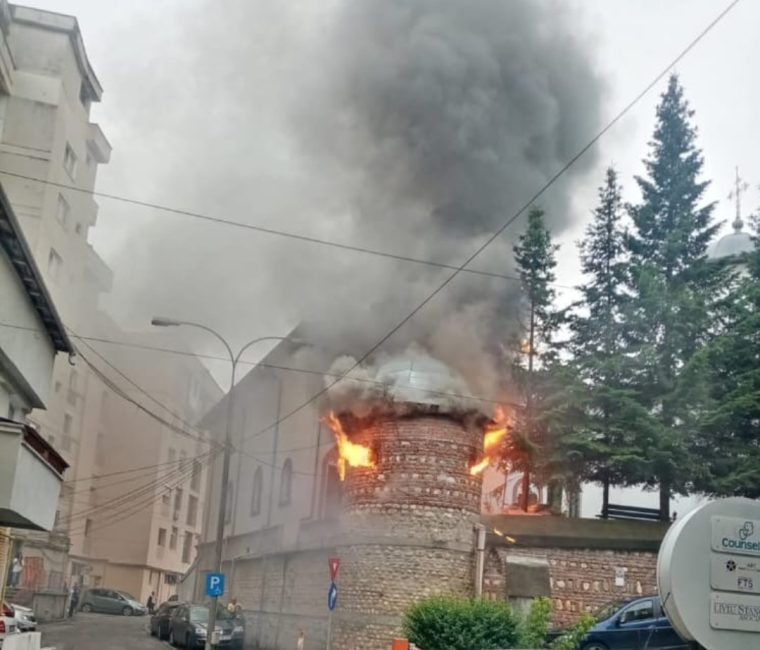 Video A luat foc biserica Mavrodolu