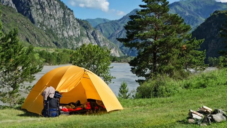 turist german gasit mort in cort in apuseni