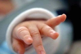 68 de copii parasiti in maternitati si unitati sanitare