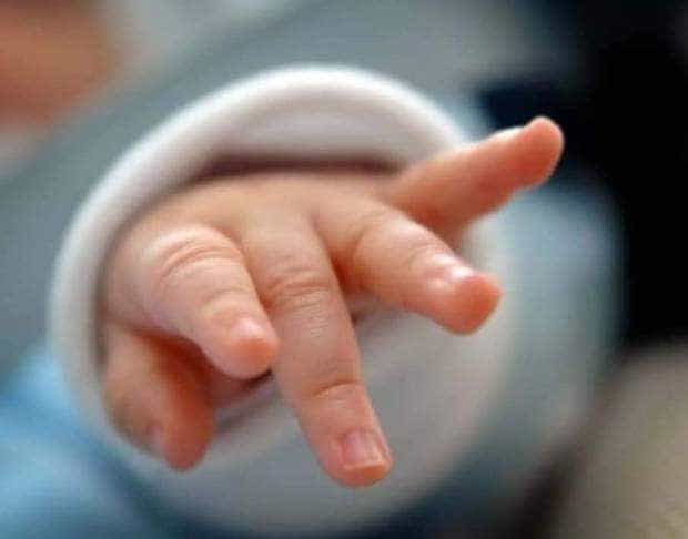 68 de copii parasiti in maternitati si unitati sanitare