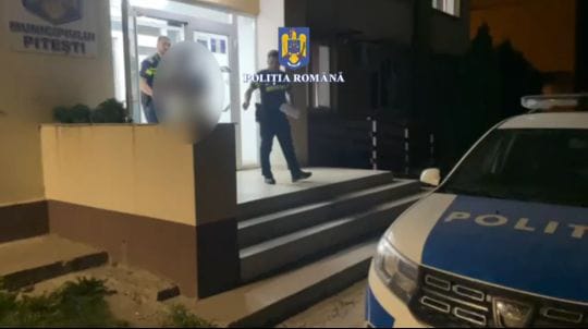 A lovit cutitul in strada la Pitesti arestat