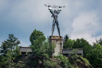 Accesul la statuia lui Prometeu se redeschide
