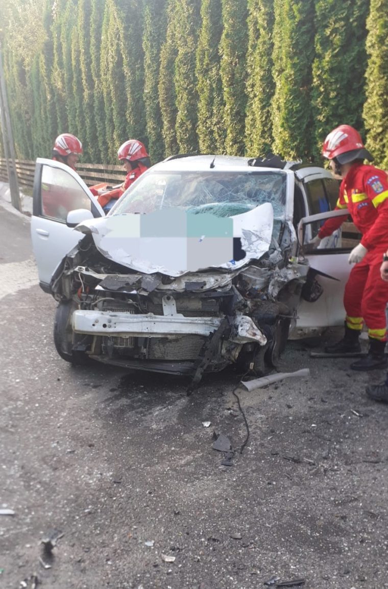 Accident la Albestii de Muscel Doi raniti transportati cu ambulanta