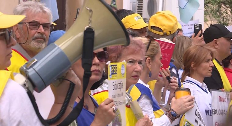Cadrele didactice protesteaza a cincea zi la Ministerul Educaiei