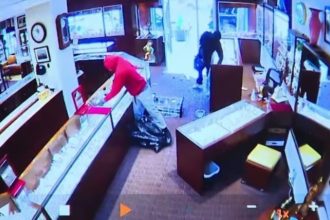 Ceasuri si diamante de 2 milioane dolari furate