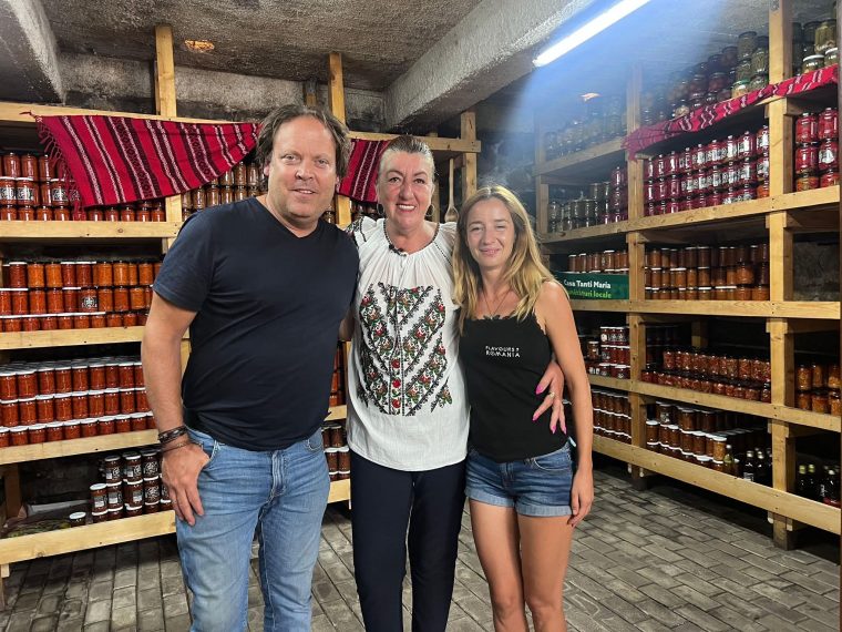 Charlie Ottley se intoarce la Tanti Maria