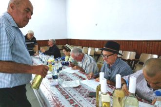 Concurs de degustare a tzuicii la Botesti