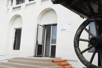 De la camin pentru nunti la centru cultural in Aninoasa