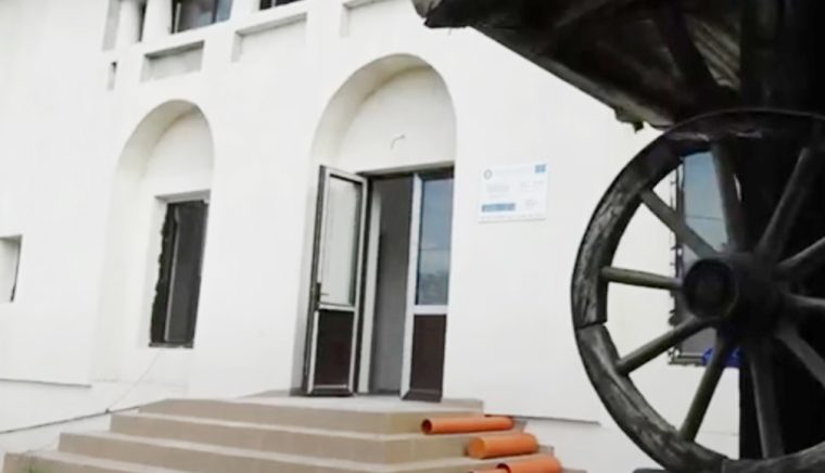 De la camin pentru nunti la centru cultural in Aninoasa