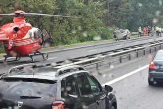 Doi tineri s au aruncat sub un tir pe A1