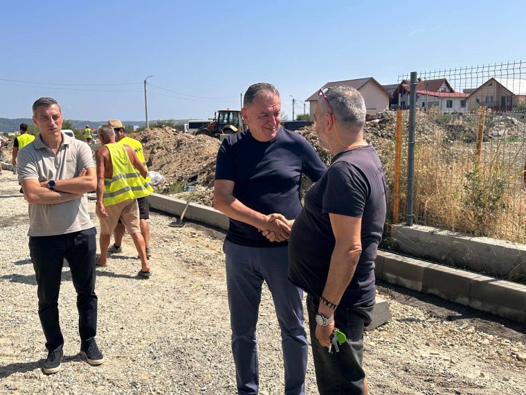 La Pitesti se asfalteaza pe platoul Craiovei