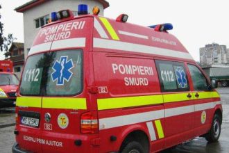 Masina cazuta in ripa la Vidraru doi raniti