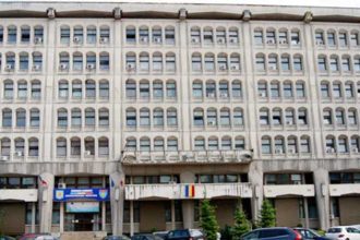 Miercuri sindicalistii din invatamant pichetat Prefectura Arges