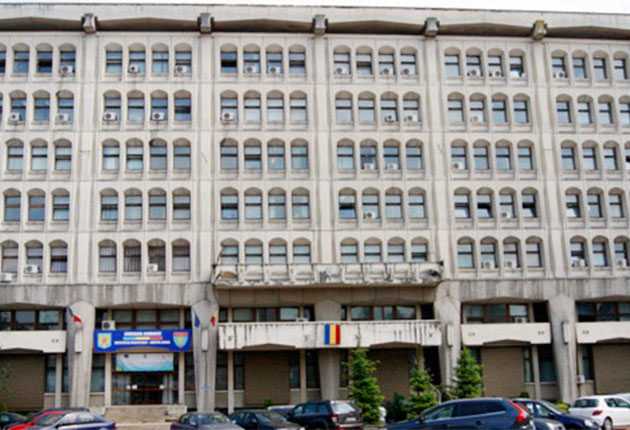 Miercuri sindicalistii din invatamant pichetat Prefectura Arges