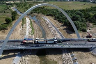 Mioveni Podul cu cel mai mare arc parabolic din Romania aproape de inaugurare Imagini spectaculoase