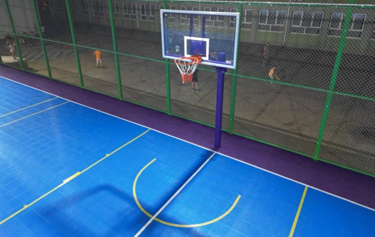 Piteshti Sapte terrenuri de sport speciale in scoli