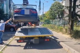 Pitesti Politii Locale ridica masinile abandonate