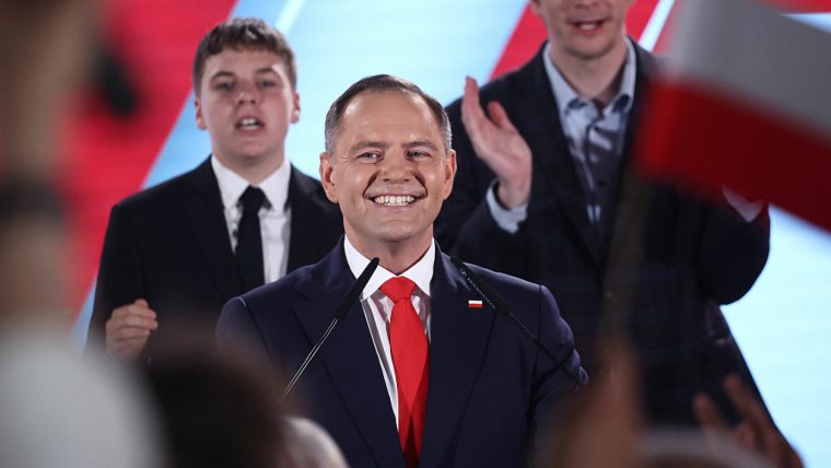 PresedintelePolonieilanseazainitiativaprofamiliescutireimpozitparinticudoi saumaimulti copii