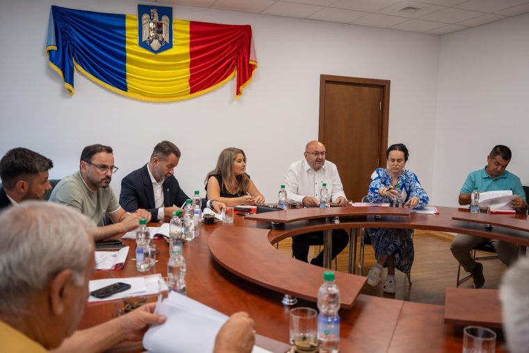 Primarii si parlamentarii front comun la CJ Arges Proiectele prioritare