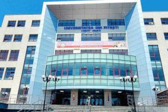 Profesorii de la Centrul Universitar Pitesti asteapta studentii