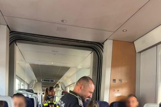 S au trezit cu politisti in tren la Pitesti