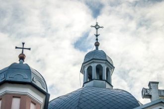 Scandal in Biserica Ortodoxa Peoti cu narcotice la bara