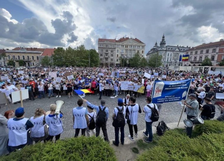 Sindicatele europene din educatie sustin profesorii romani