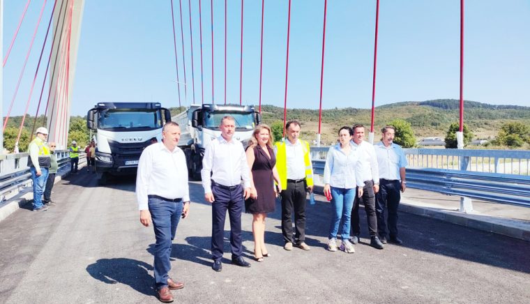 Specialistii au testat podul din Mioveni