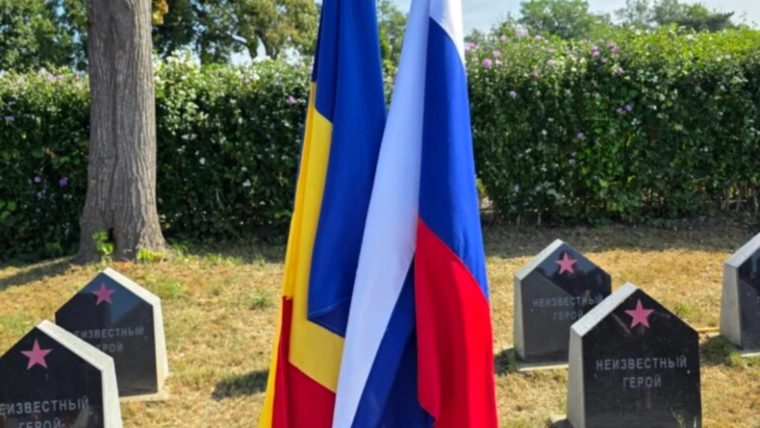 Steagul Rusiei ridicat la un eveniment in Iasi