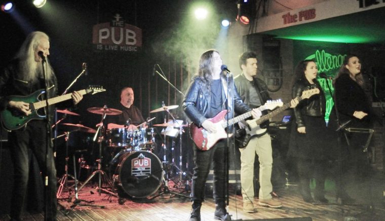 Trupa pitestana Taylor concert aniversar la Teatrul Gheorghe Zamfir