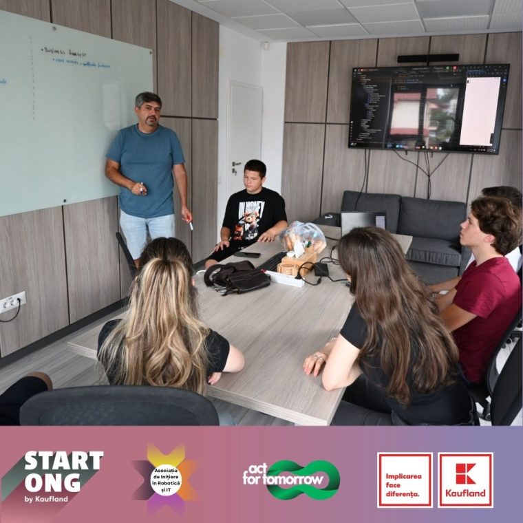 100 de tineri din Arges au descoperit robotica prin ateliere interactive