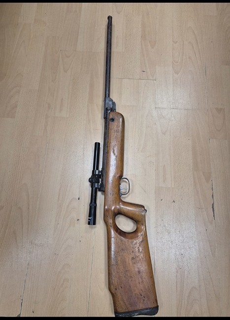 Arges Prins in timp ce vindea o arama la targ