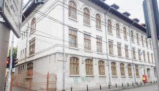 Argesul a ramas cu opt scoli de aplicatie