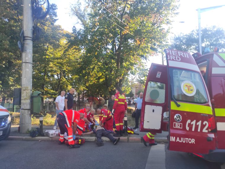 Barbat resuscitat langa Muzeul Judetean